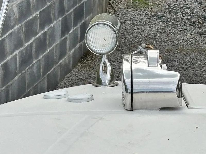 Slide: The Image of Bow of 2007 Sea Ray 260 Sundancer with spotlight and anchor winch. - 13