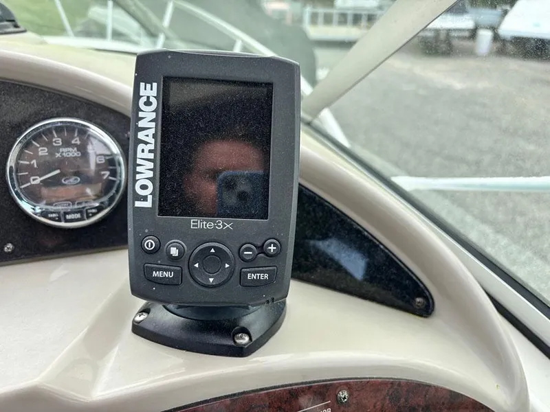 Slide: The Image of Lowrance Elite-3x fishfinder on 2007 Sea Ray 260 Sundancer dashboard. - 4