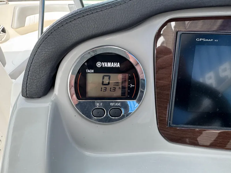Slide: The Image of Dashboard of 2019 Chaparral 21 H2O Sport OB with Yamaha tachometer. - 7