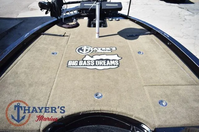 Slide: The Image of Caymas CX 21 PRO 2023 - 32