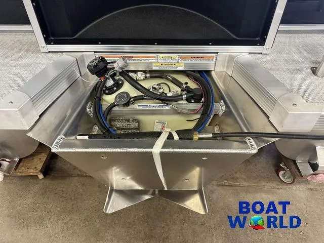 Slide: The Image of 2025 Tahoe Sport 2185 Rear Fish boat fuel system, featuring Honda 4-Stroke EFI engine components. - 38