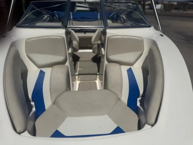 Slide: The Image of 2006 Larson 186 SENZA boat interior with blue and white seating. - 11