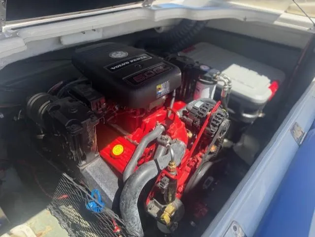 Slide: The Image of Engine of 2006 Larson 186 SENZA boat, featuring a 220HP 5.0 V8 motor. - 6