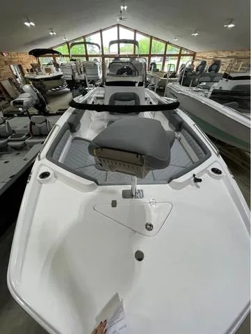 Slide: The Image of NauticStar 231 Hybrid 2025 - 3