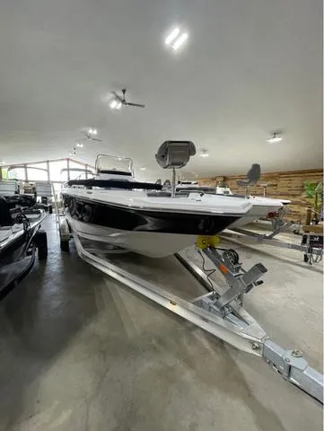 Slide: The Image of NauticStar 231 Hybrid 2025 - 4