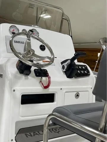 Slide: The Image of NauticStar 231 Hybrid 2025 - 6
