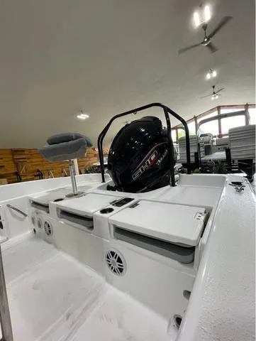 Slide: The Image of NauticStar 231 Hybrid 2025 - 7