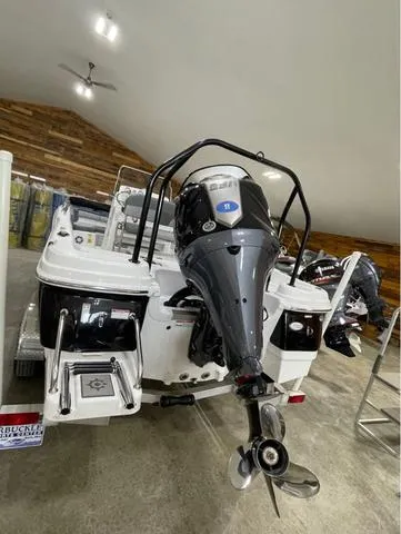 Slide: The Image of NauticStar 231 Hybrid 2025 - 8