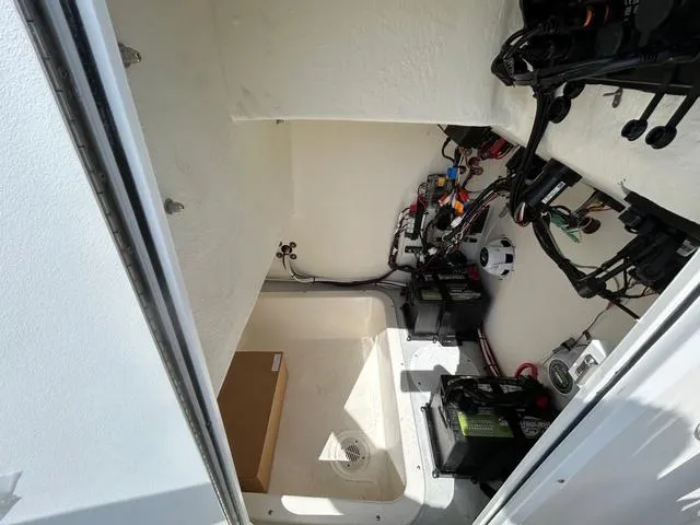 Slide: The Image of May-Craft 2300 CAPE CLASSIC 2025 - 10