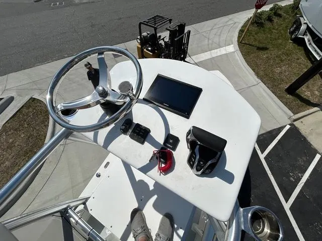 Slide: The Image of May-Craft 2300 CAPE CLASSIC 2025 - 12