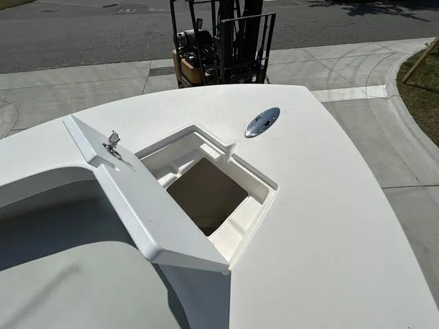 Slide: The Image of May-Craft 2300 CAPE CLASSIC 2025 - 13