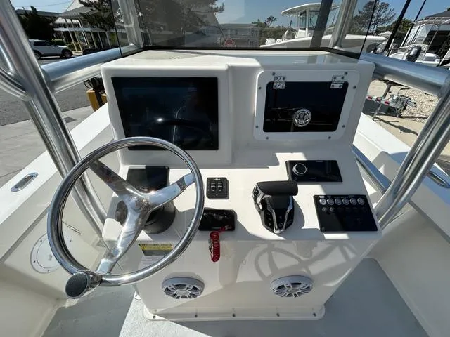 Slide: The Image of May-Craft 2300 CAPE CLASSIC 2025 - 9