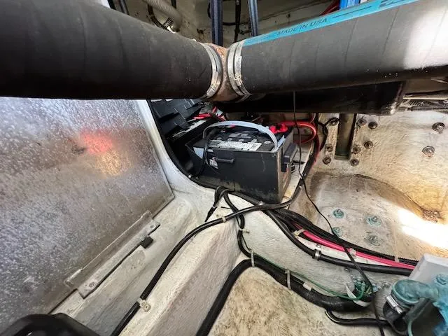 Slide: The Image of Engine compartment of a 2001 Maxum 3500 SCR boat, showing battery and wiring. - 25