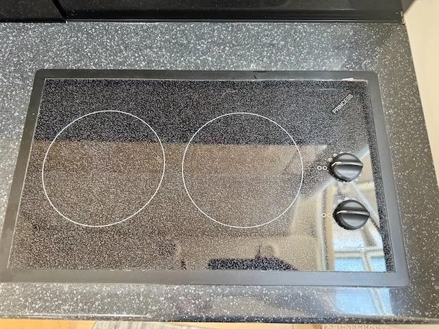 Slide: The Image of Electric stovetop with two burners on a Maxum 3500 SCR, 2001 model. - 40