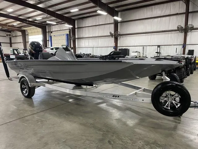 Slide: The Image of Xpress H18C CRAPPIE W/ Yamaha 115 2025 - 8