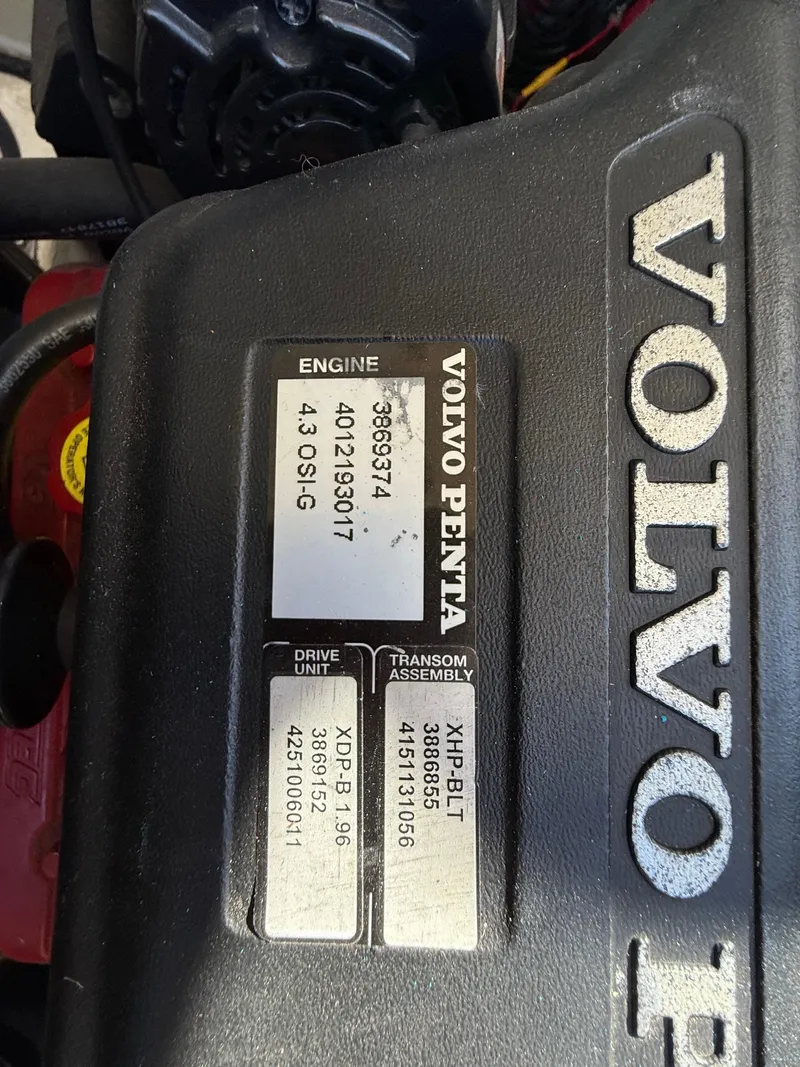 Slide: The Image of Volvo Penta engine in 2007 Regal 2860 Window Express boat, model 4.3GL. - 32