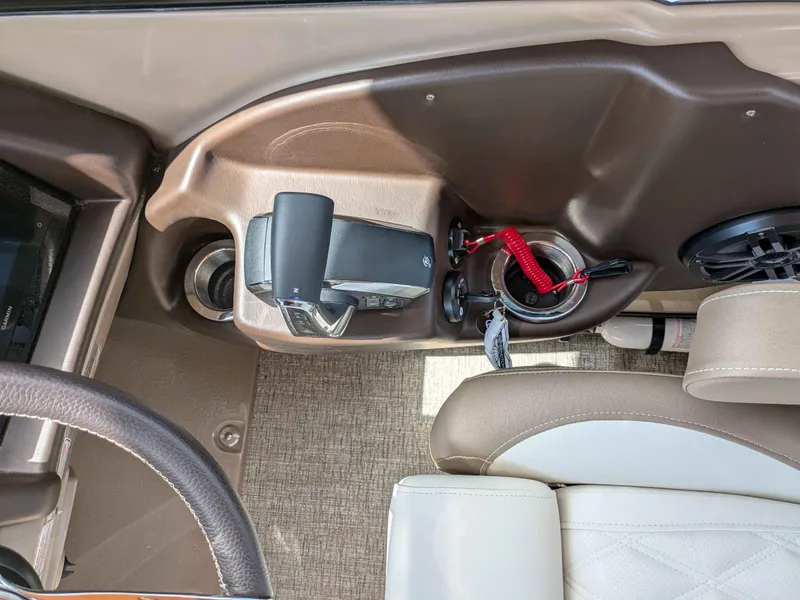 Slide: The Image of Bennington 25 RXFB Windshield Arch 2025 - 11