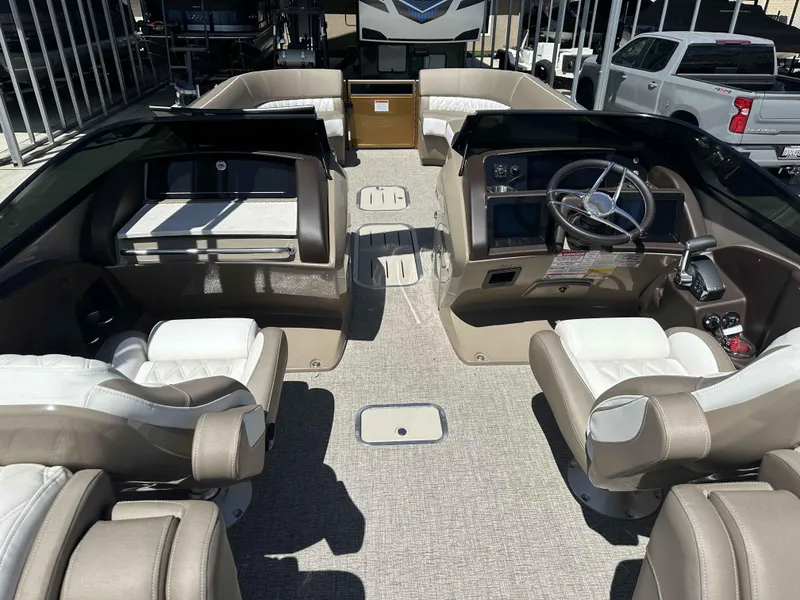 Slide: The Image of Bennington 25 RXFB Windshield Arch 2025 - 15