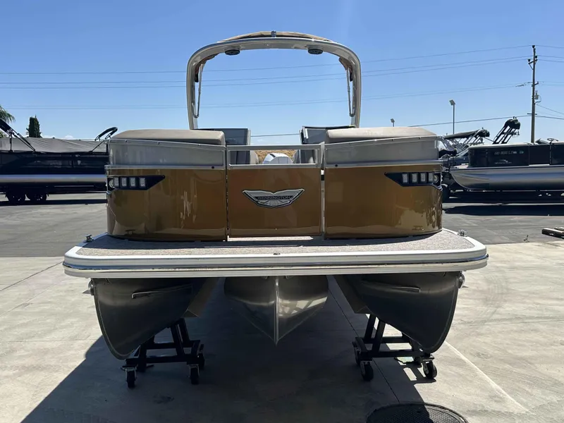 Slide: The Image of Bennington 25 RXFB Windshield Arch 2025 - 22