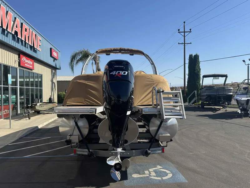 Slide: The Image of Bennington 25 RXFB Windshield Arch 2025 - 24