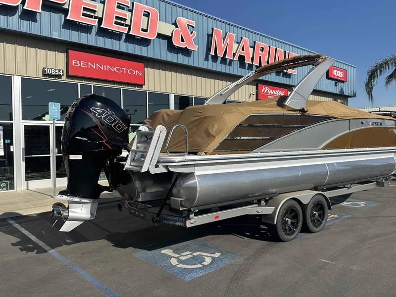 Slide: The Image of Bennington 25 RXFB Windshield Arch 2025 - 25