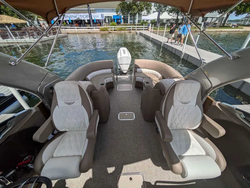 Slide: The Image of Bennington 25 RXFB Windshield Arch 2025 - 7