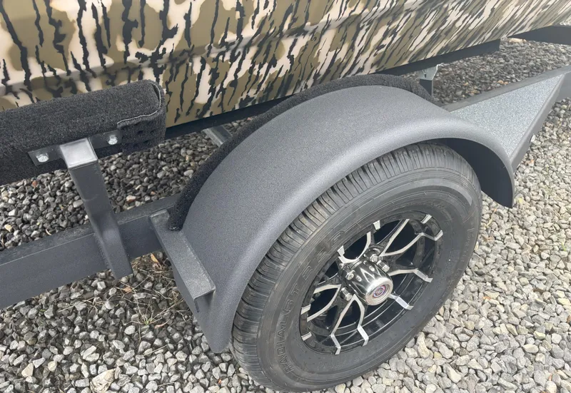 Slide: The Image of Avid 18CC ROGUE 2025 - 8