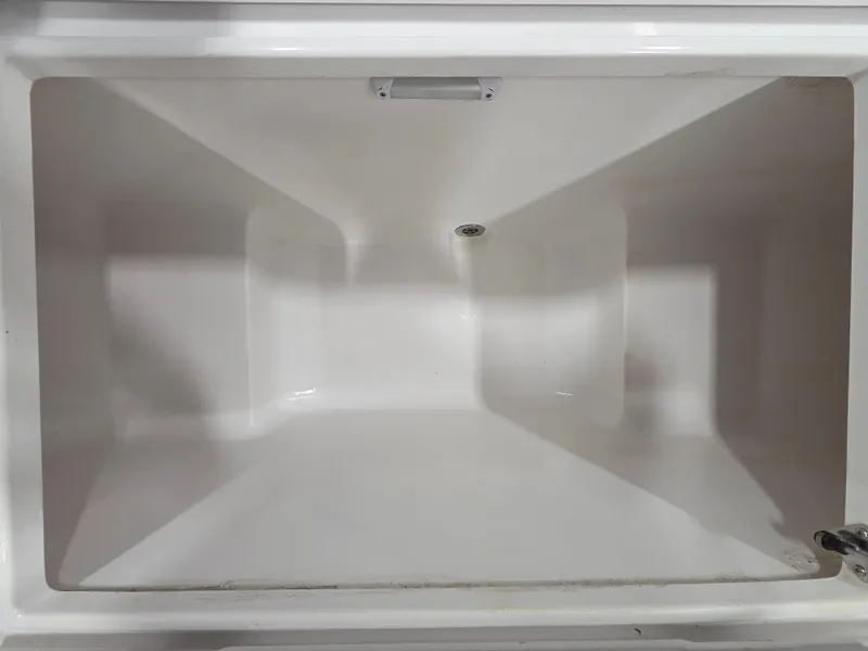 Slide: The Image of White Jupiter 30 bathtub, 2023 model, with clean, spacious interior design. - 18