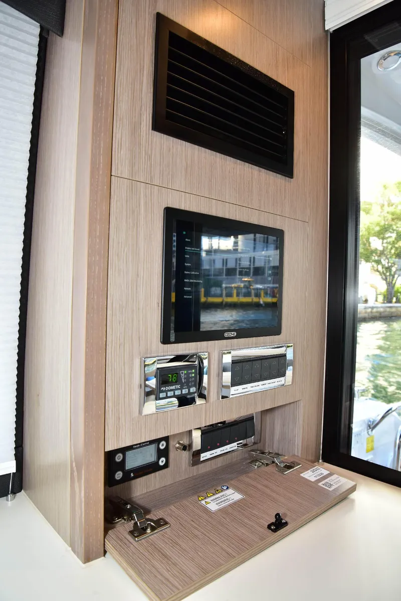 Slide: The Image of Sealine C430 #42 2022 - 56