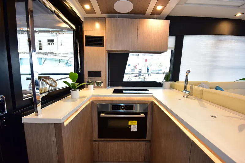 Slide: The Image of Sealine C430 #42 2022 - 94