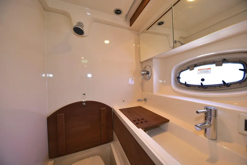 Slide: The Image of Sea Ray 410 Sundancer 2013 - 53