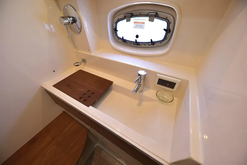 Slide: The Image of Sea Ray 410 Sundancer 2013 - 56