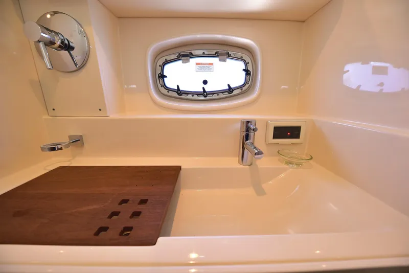 Slide: The Image of Sea Ray 410 Sundancer 2013 - 57