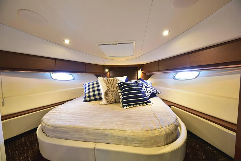 Slide: The Image of Sea Ray 410 Sundancer 2013 - 67