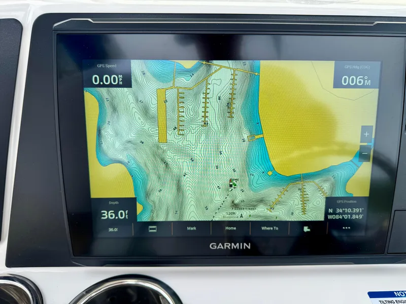 Slide: The Image of Robalo 226 Cayman 2025 - 14