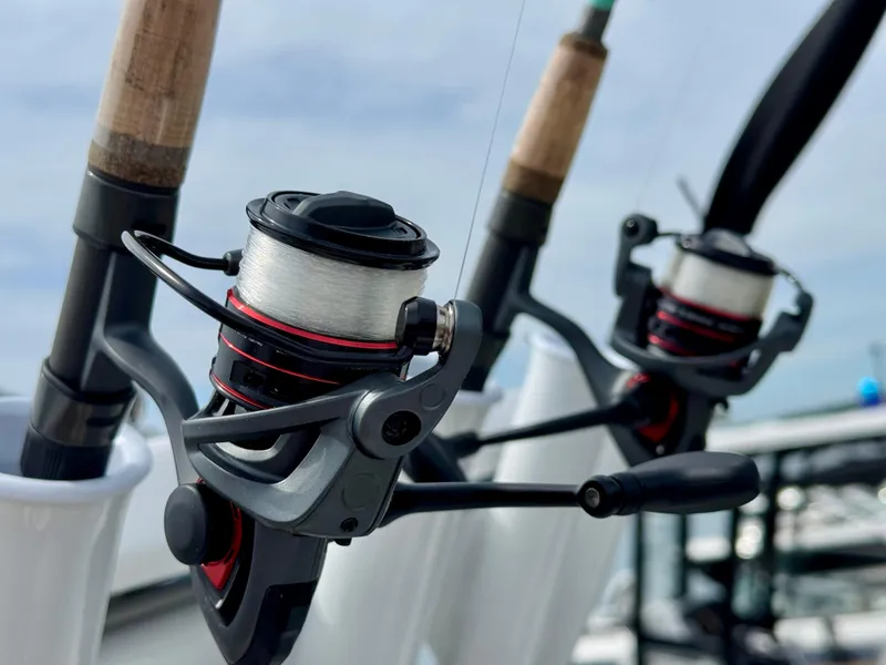 Slide: The Image of Robalo 226 Cayman 2025 - 18