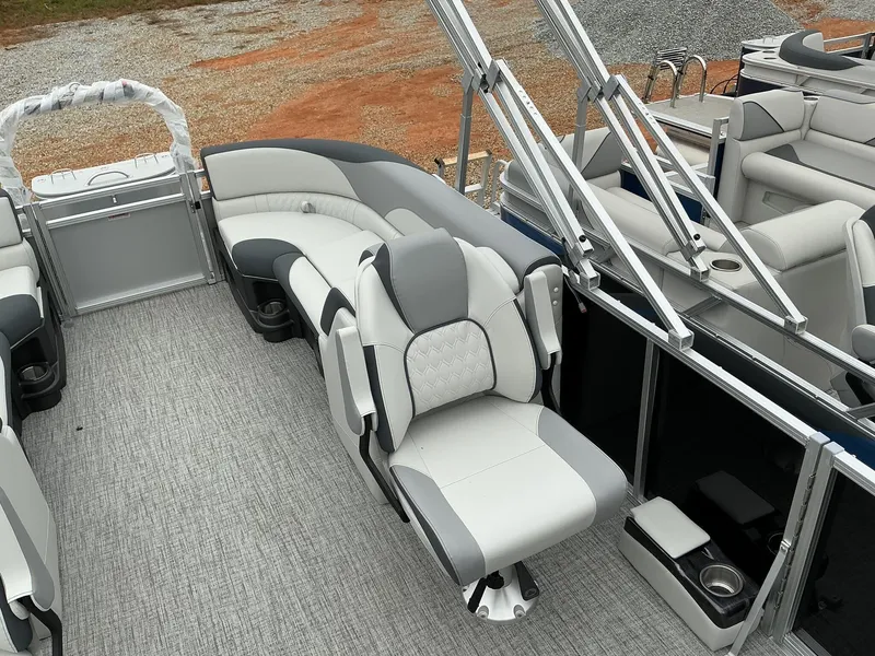 Slide: The Image of Avalon LSZ 23 QUAD LOUNGER 2025 - 6