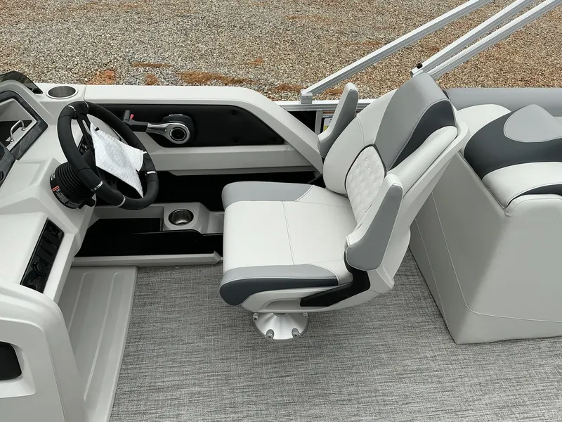 Slide: The Image of Avalon LSZ 23 QUAD LOUNGER 2025 - 8