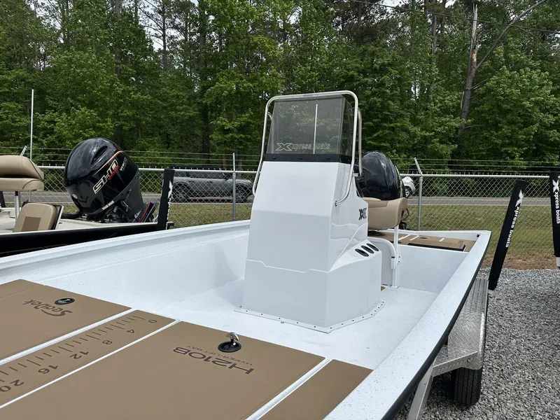 Slide: The Image of 2025 Xpress Hyper-Lift Bay Series 210 BAY-175 HP boat with sleek design and powerful engine. - 6