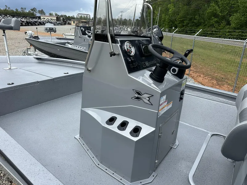 Slide: The Image of 2025 Xpress Hyper-Lift Bay Series 210 BAY-175 HP boat interior with steering console. - 7