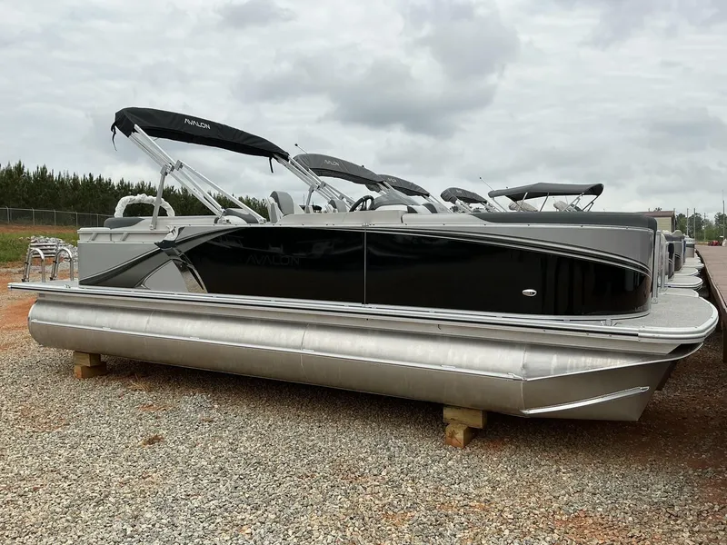 Slide: The Image of Avalon LSZ 23 QUAD LOUNGER 2025 - 1