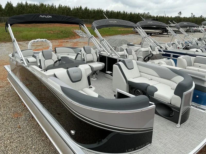 Slide: The Image of Avalon LSZ 23 QUAD LOUNGER 2025 - 2