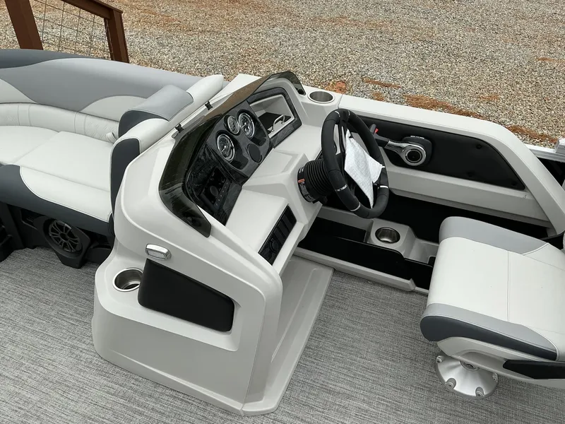 Slide: The Image of Avalon LSZ 23 QUAD LOUNGER 2025 - 9