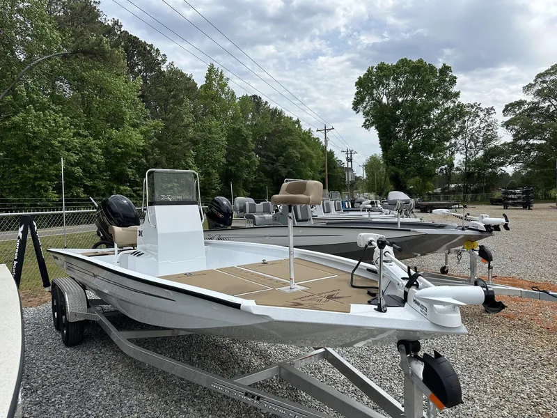 Slide: The Image of 2025 Xpress Hyper-Lift Bay Series 210 BAY-175 HP boat on display outdoors. - 3