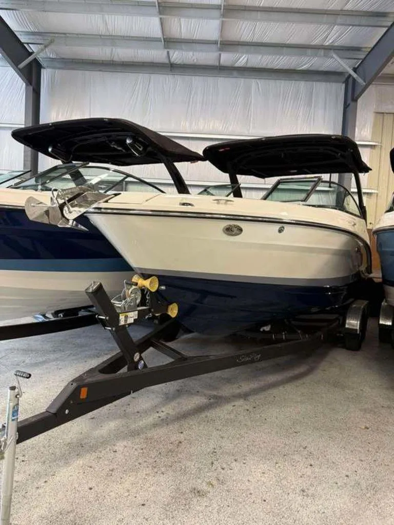 The Image of Sea Ray SLX 260 2025 - 0