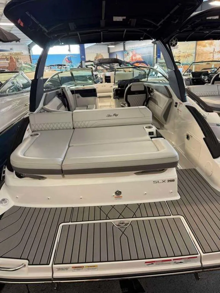 Slide: The Image of Sea Ray SLX 260 2025 - 5