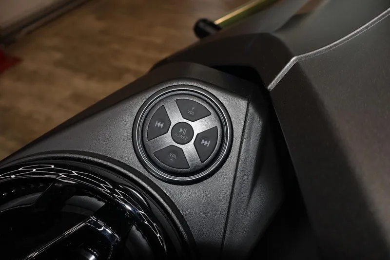 Slide: The Image of Sea-Doo FishPro™ Apex 300 2025 - 15