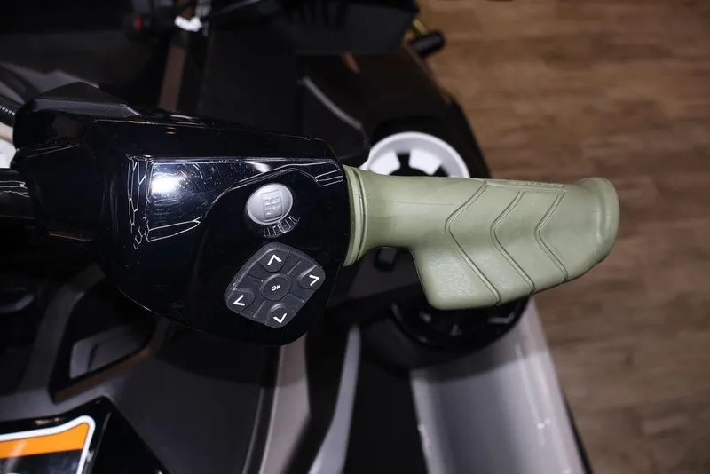 Slide: The Image of Sea-Doo FishPro™ Apex 300 2025 - 20