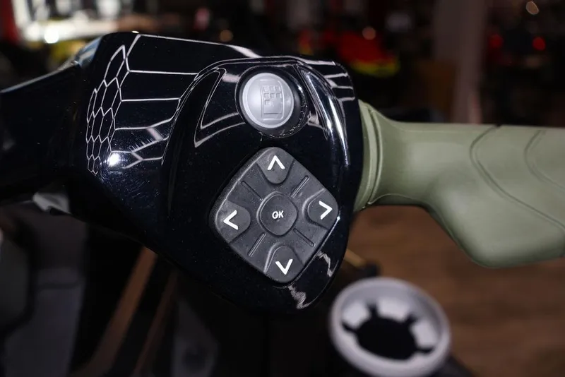 Slide: The Image of Sea-Doo FishPro™ Apex 300 2025 - 21