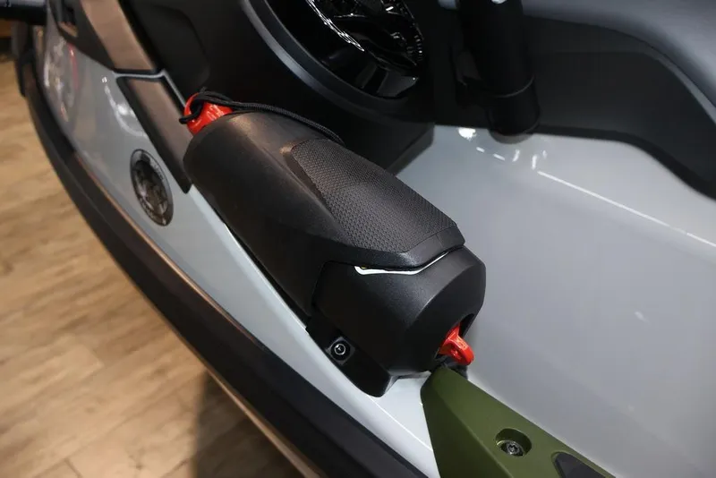 Slide: The Image of Sea-Doo FishPro™ Apex 300 2025 - 25